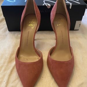 Brand new in box Banana Republic peachy nude heels size 9.5